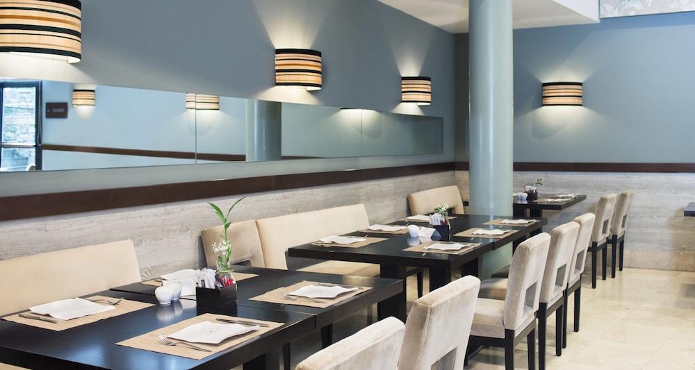帕拉西奥阿维莱斯nh收藏酒店 外观 照片 Restaurant interior