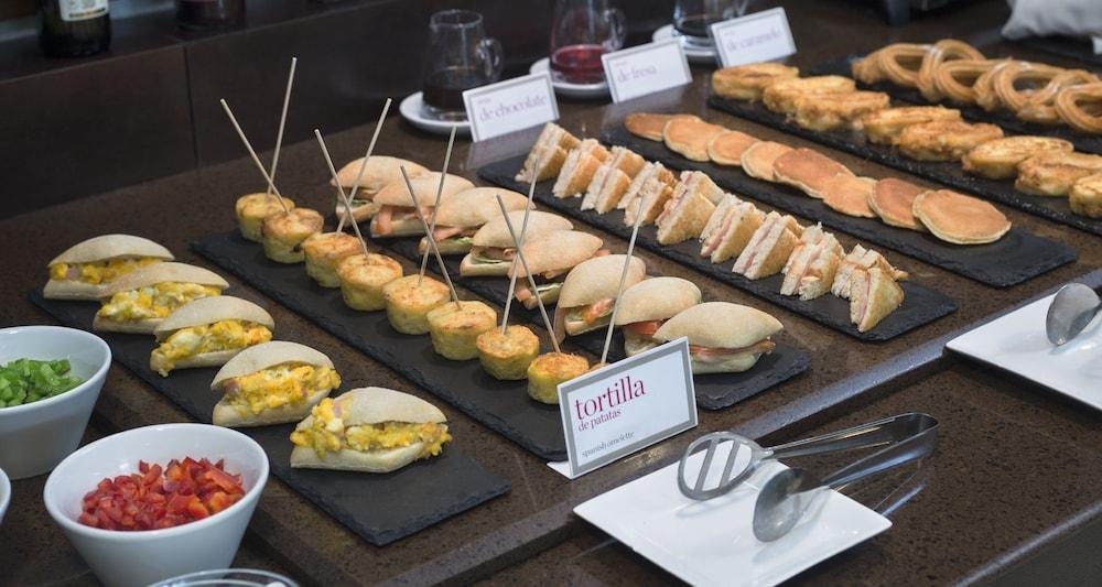 帕拉西奥阿维莱斯nh收藏酒店 外观 照片 Tapas