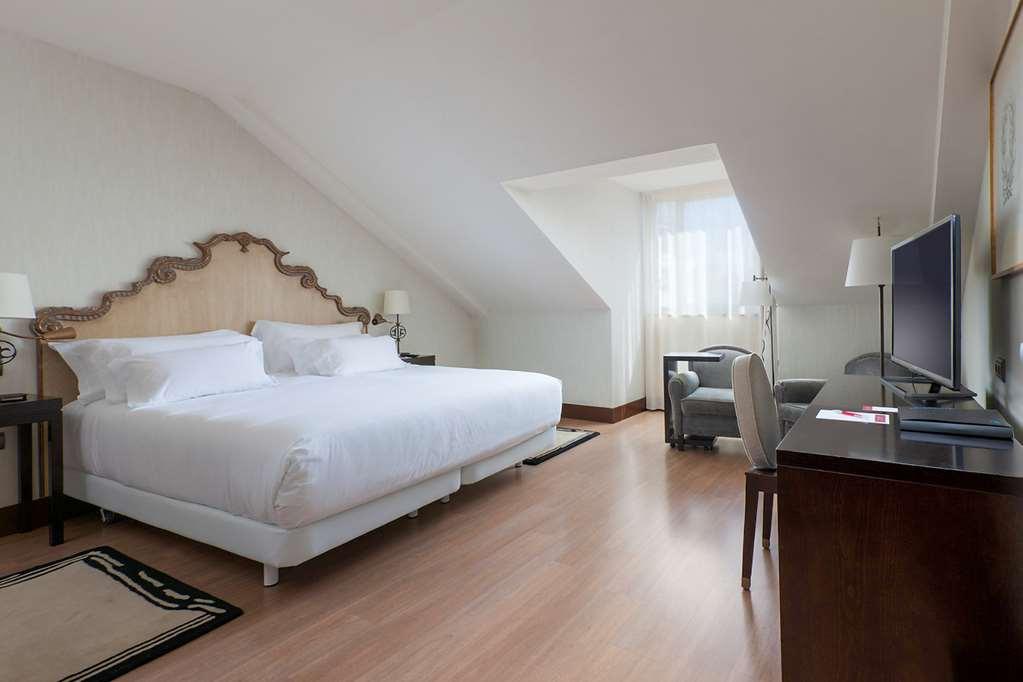 帕拉西奥阿维莱斯nh收藏酒店 客房 照片 A room at the Hotel Palace Madrid