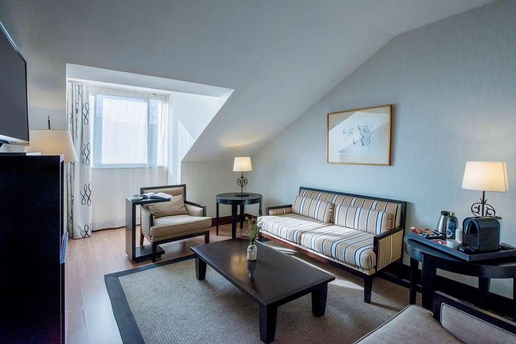 帕拉西奥阿维莱斯nh收藏酒店 客房 照片 A suite at the Mandarin Oriental, Munich