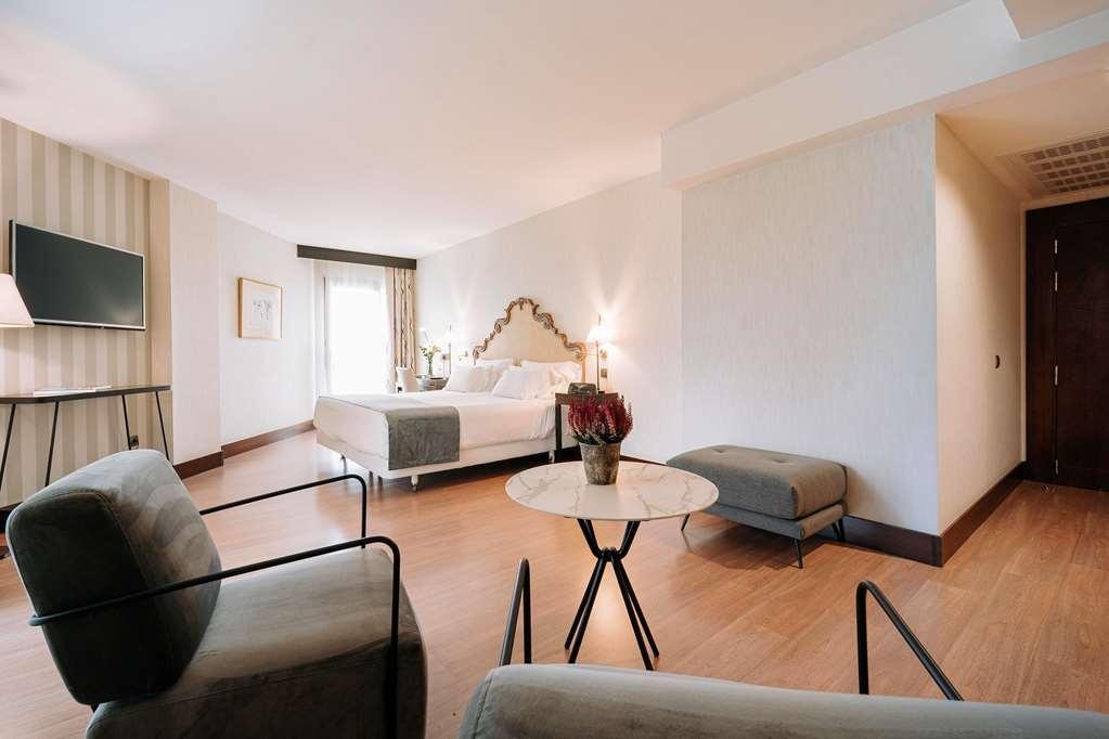 帕拉西奥阿维莱斯nh收藏酒店 客房 照片 A room at the hotel
