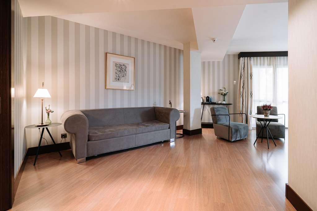 帕拉西奥阿维莱斯nh收藏酒店 客房 照片 A room at the hotel