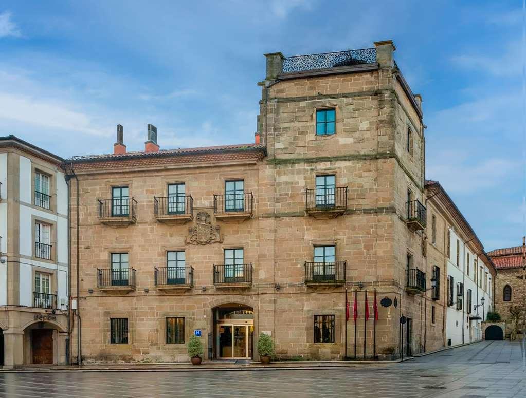 帕拉西奥阿维莱斯nh收藏酒店 外观 照片 The Hotel de San Vicente, in which the university was located
