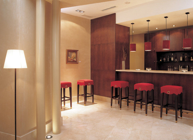 帕拉西奥阿维莱斯nh收藏酒店 餐厅 照片 A wet bar
